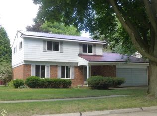 33040 Maplenut St, Farmington, MI 48336