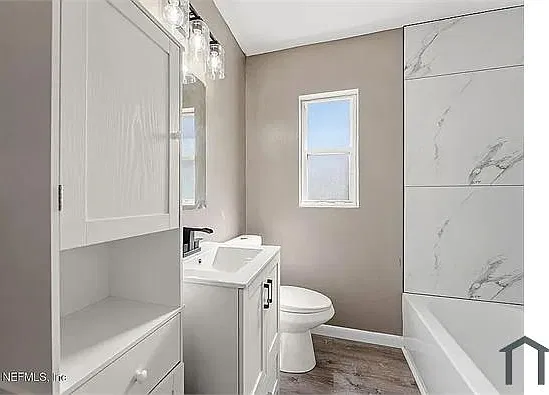 3 bed, 912 sqft, $1,600 — Photo 2