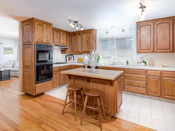 3rd image of 3514 Deanes Ln