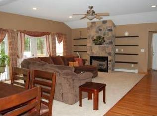 52 9th St, Flagtown, NJ 08821