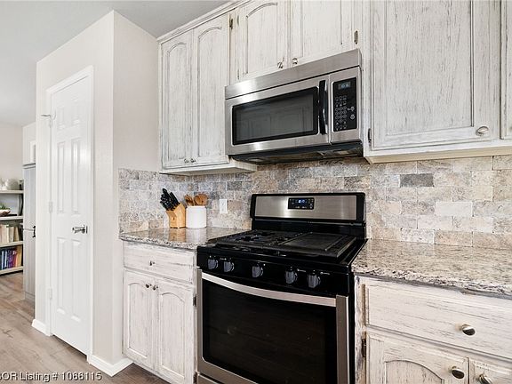 5th image of 4309 Elm St