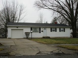 1588 Cascade Dr, Youngstown, OH 44511