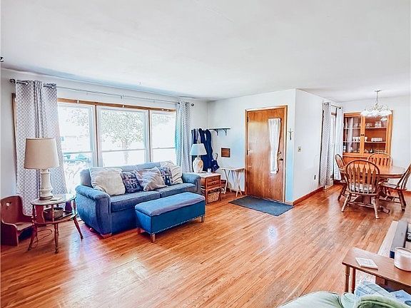 4th image of 28 Warner Dr
