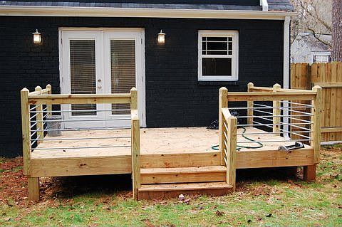 Deck with horizontal railing