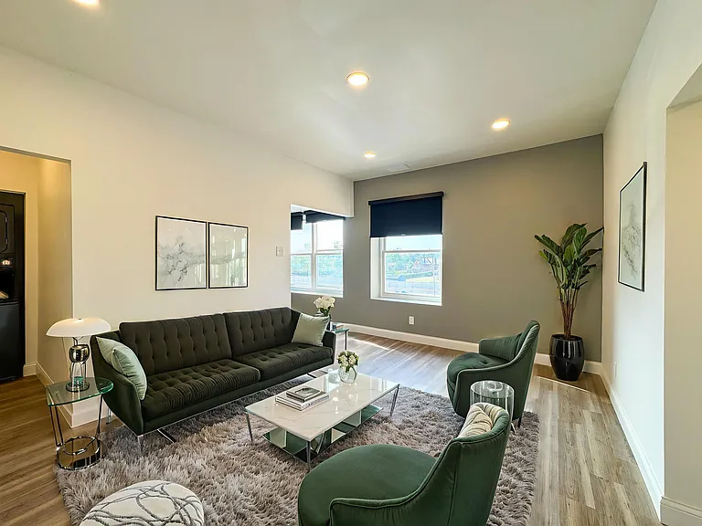 5621 Pershing Ave — Photo 4