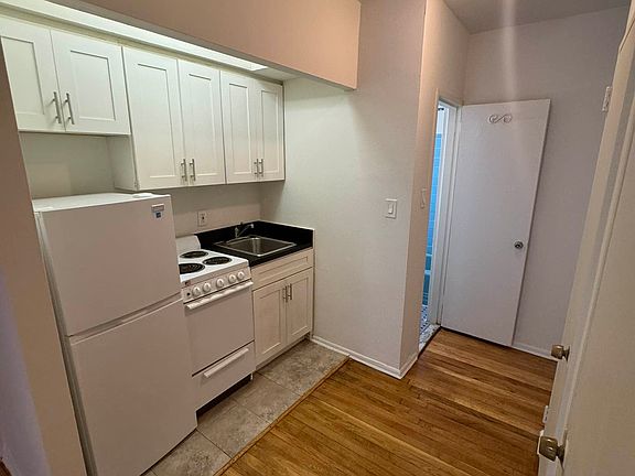 3rd image of 345 E 72nd St APT 1B