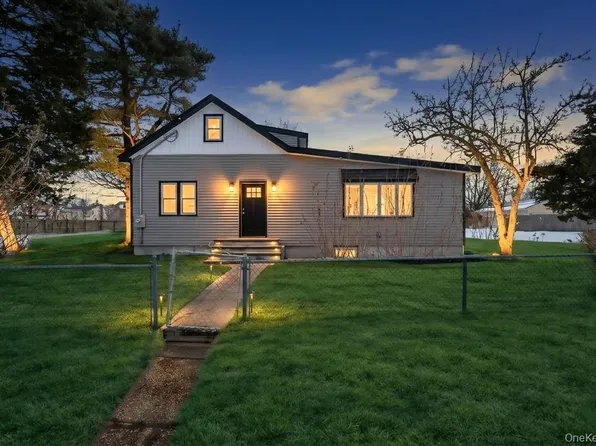 74 Lincoln Avenue, Islip Terrace, NY 11752