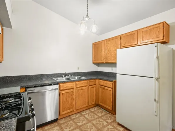 8125 Cactus Flower Ct, Las Vegas, NV 89145