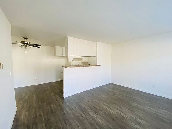 3rd image of 316 E Hyde Park Blvd