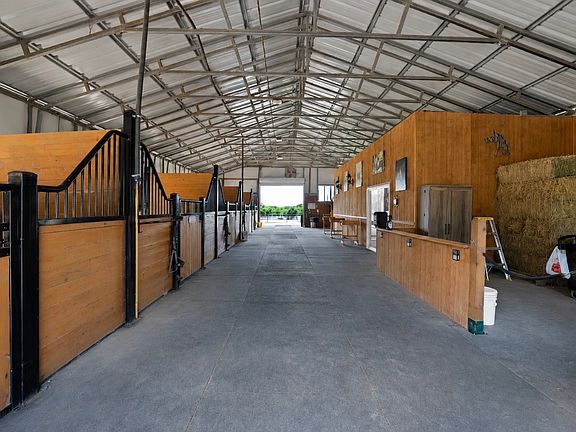 2nd image of 411 N Oak Branch Rd