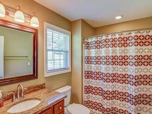 3rd image of 490 Sycamore Shoals Dr