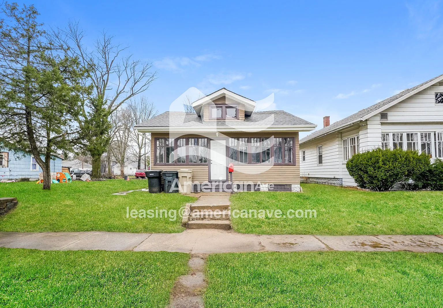3 bed, 1.0 bath, 1152 sqft, $1,029 — Photo 1