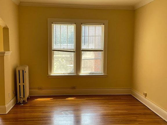 2nd image of 610 W Franklin Ave #111