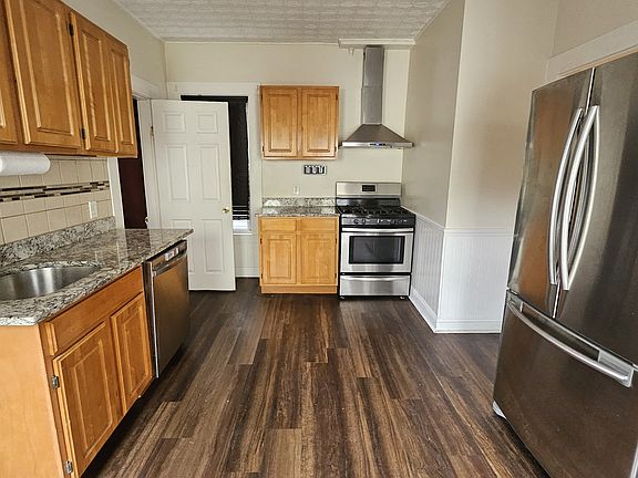 2nd image of 376 Medford St #1