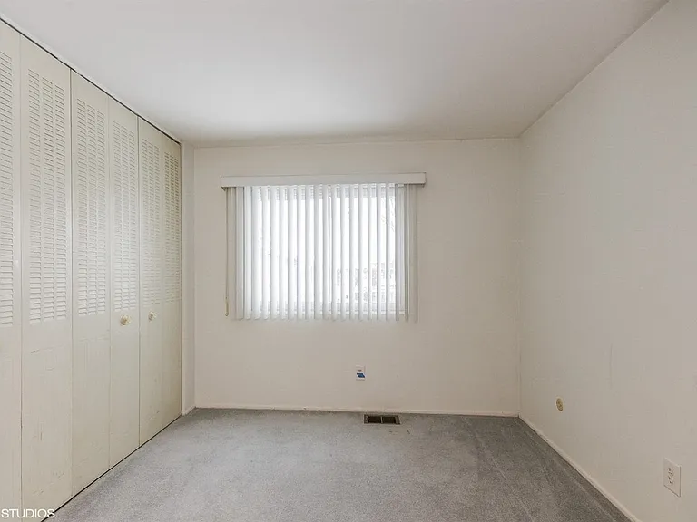 310 E 60th Ct — Photo 9