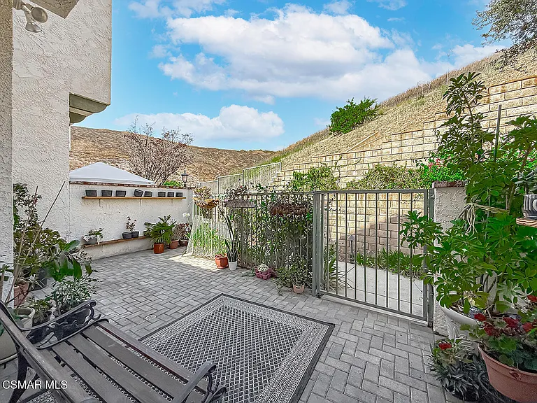 391 Westlake Vista Ln — Photo 3