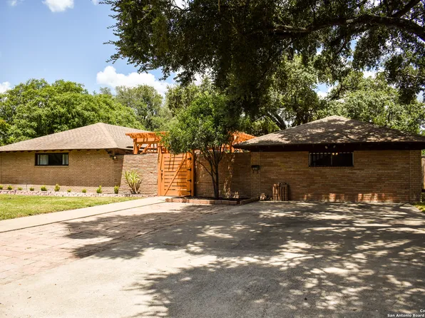 1709 Rose Dr, Alice, TX 78332