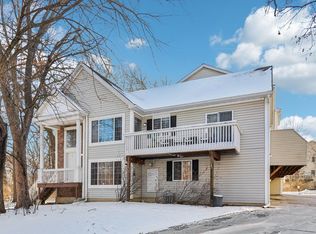 241 W Whispering Oaks Ln, Round Lake, IL 60073