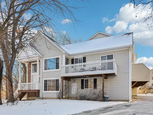 241 W Whispering Oaks Ln, Round Lake, IL 60073