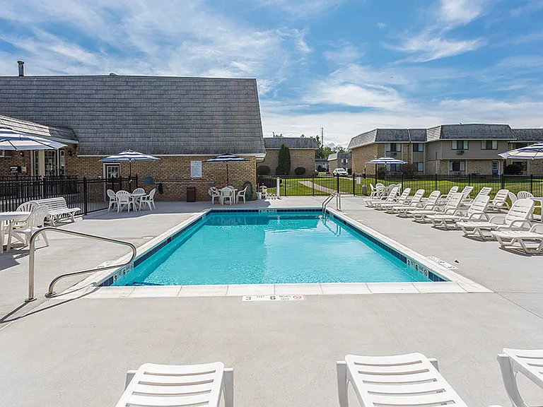 Hilton Village Apartment Homes — Photo 15