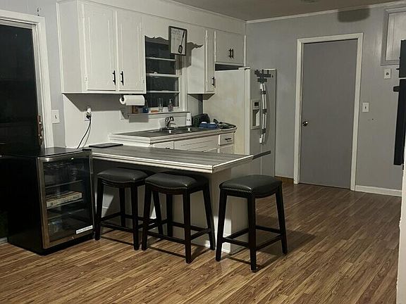 5th image of 1120 Graham St