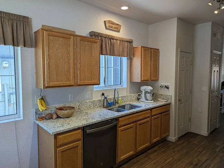 2088 S Thompson Loop — Photo 3