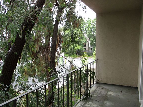 3rd image of 15344 Weddington St Unit 216