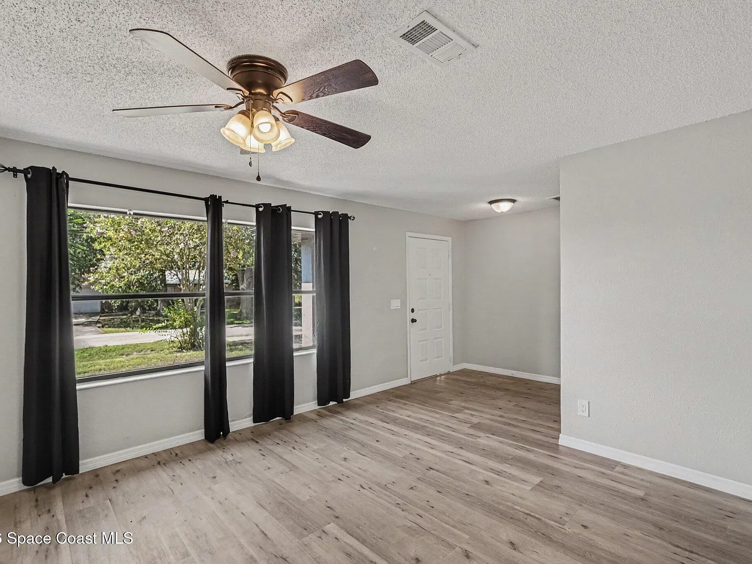 3 bed, 2.0 bath, 1600 sqft, $2,000 — Photo 4