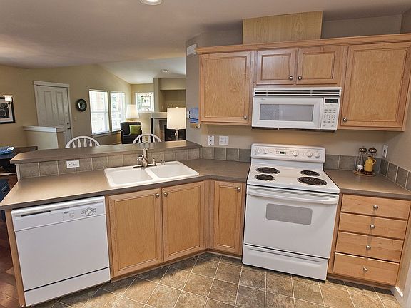2nd image of 10619 221st Ln NE Unit 204