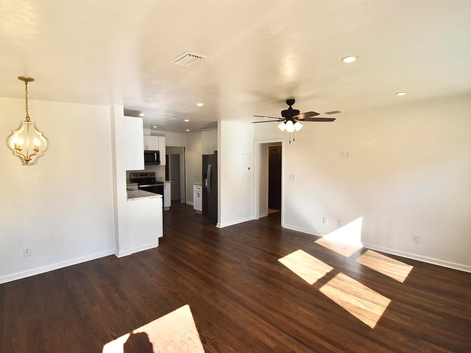 4 bed, 1192 sqft, $2,000 — Photo 3