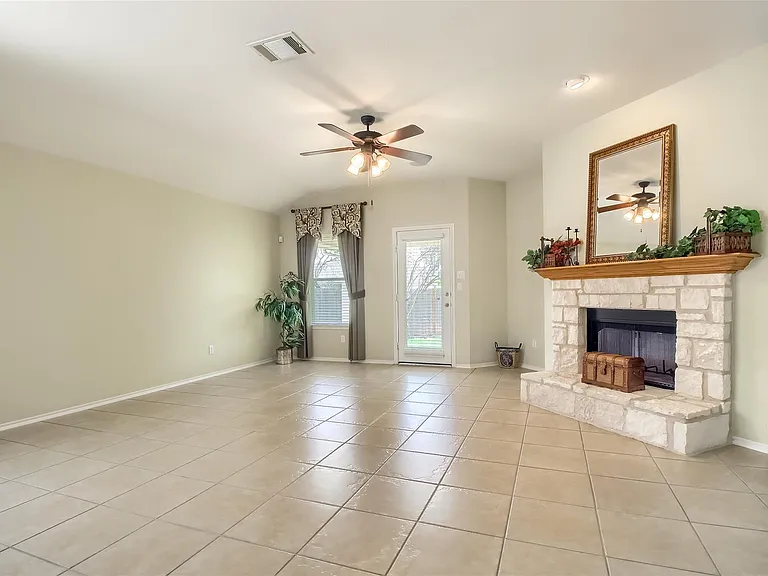 18720 Royal Pointe Dr — Photo 11