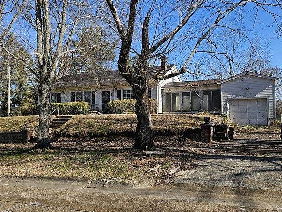 3rd image of 611 Holly Ave