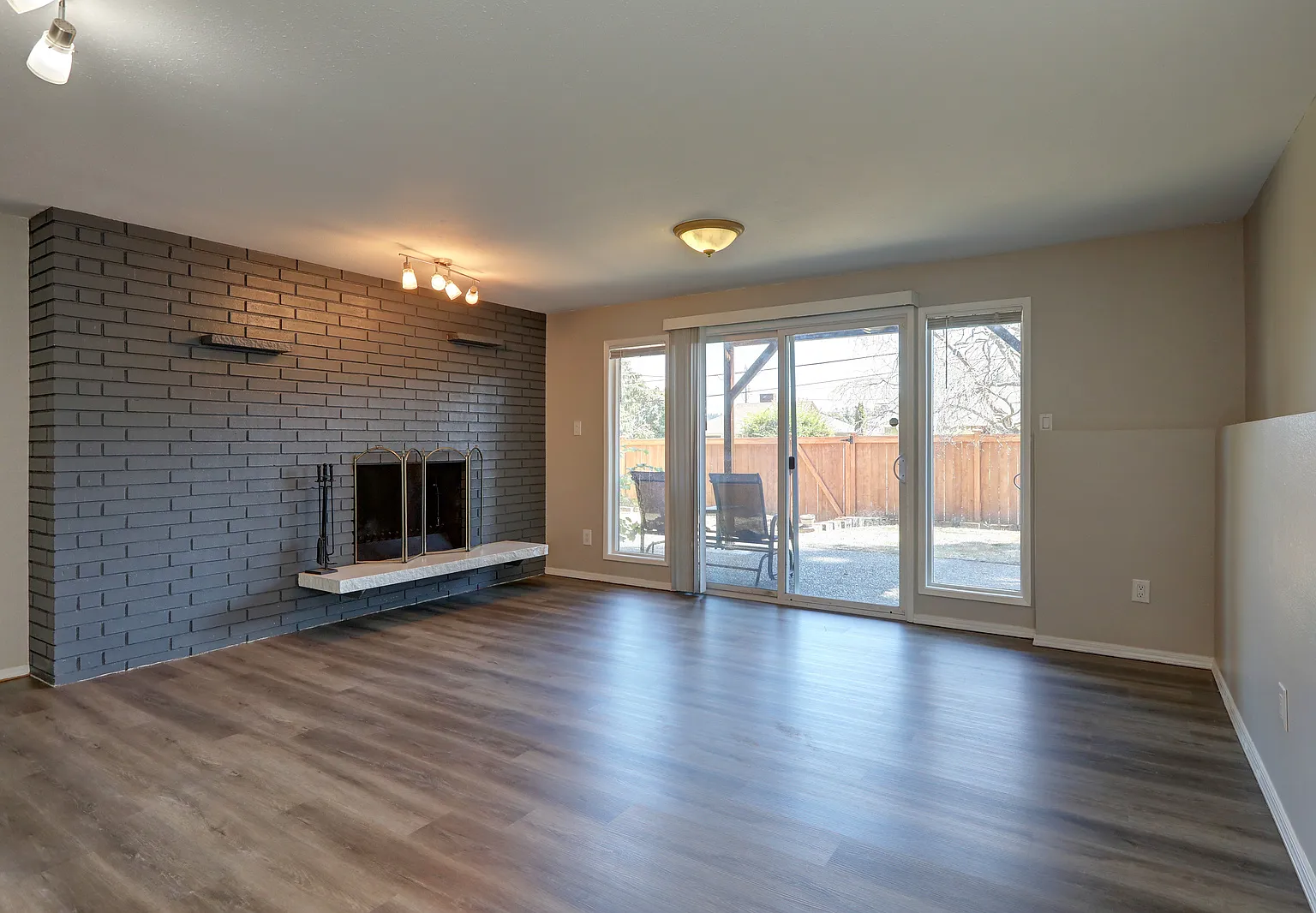 2 bed, 800 sqft, $2,300 — Photo 4
