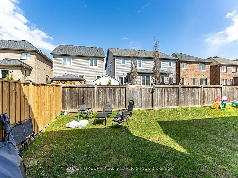 130 Ice Palace Cres — Photo 46