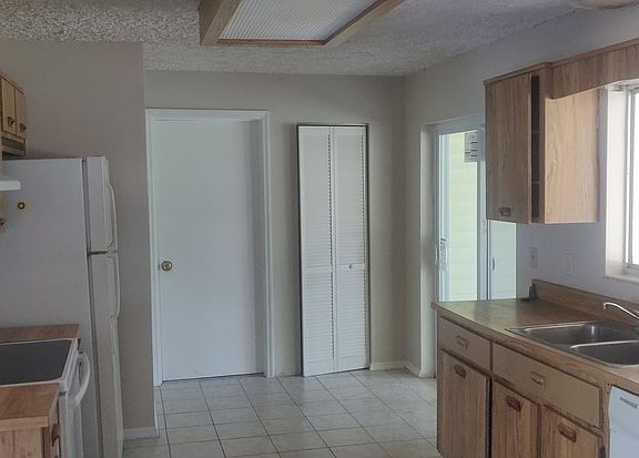 5th image of 3322 Vista Palm Dr