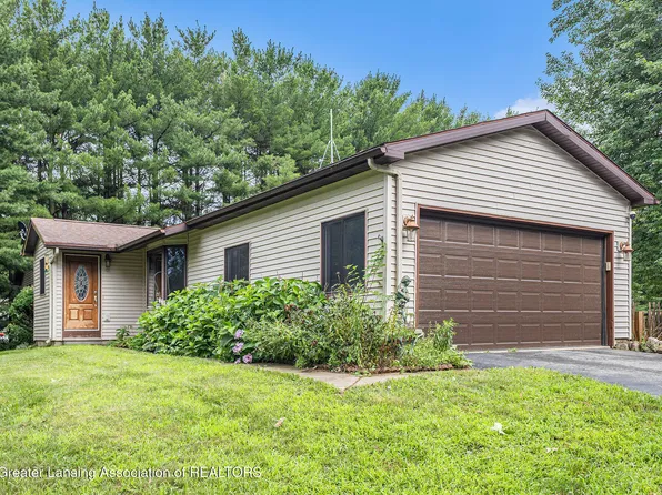 6494 Zimmer Rd, Haslett, MI 48840
