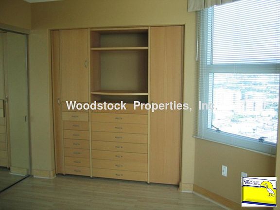 5th image of 801 King St APT 3409