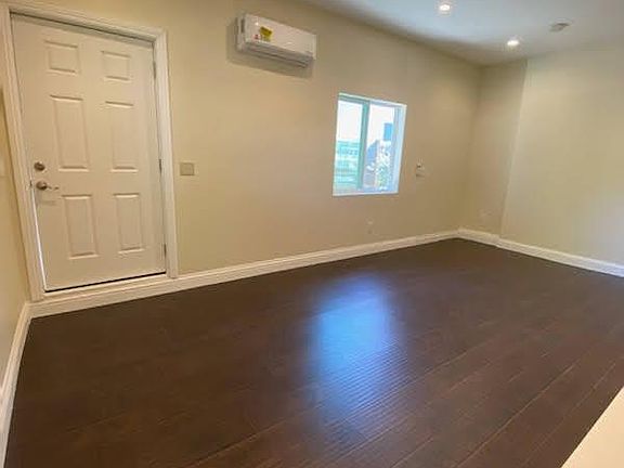 3rd image of 7031 Jellico Ave
