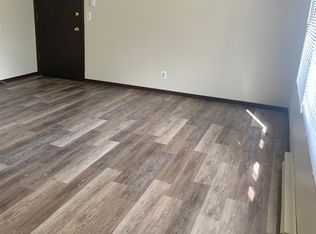 517 E Burnett Rd #1, Island Lake, IL 60042