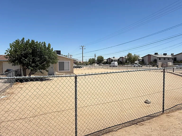 15080 Sequoia St #B — Photo 14