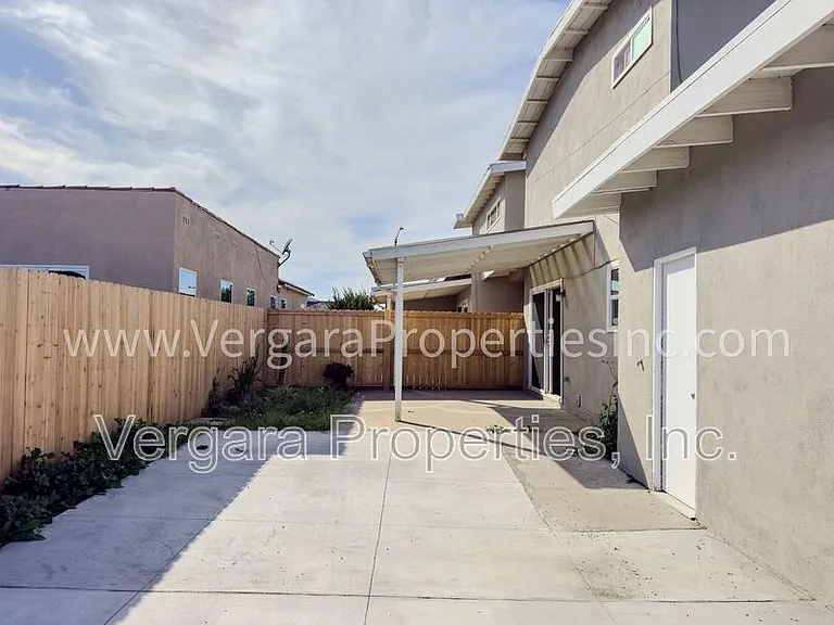 18012 Manhattan Pl — Photo 33