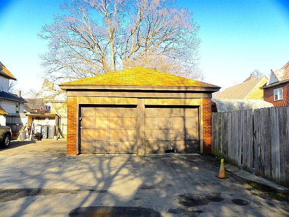 2 CAR GARAGE