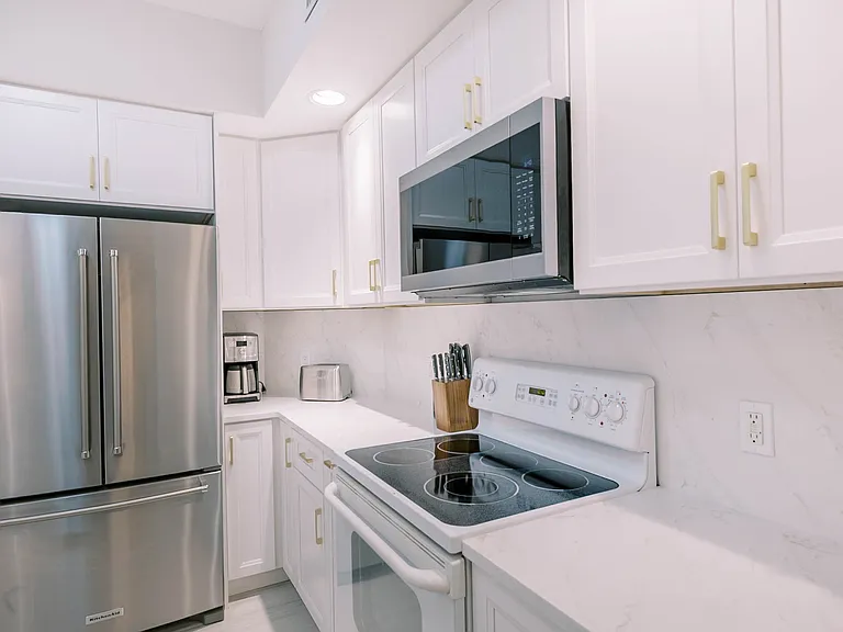 521 Mandalay Ave — Photo 19