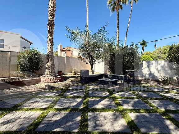 4th image of 5420 E Paradise Ln