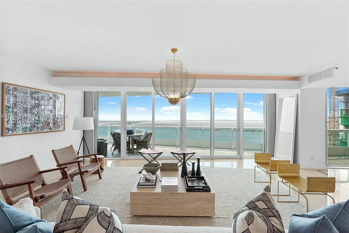 Building Photo - 1643 Brickell Ave #2805