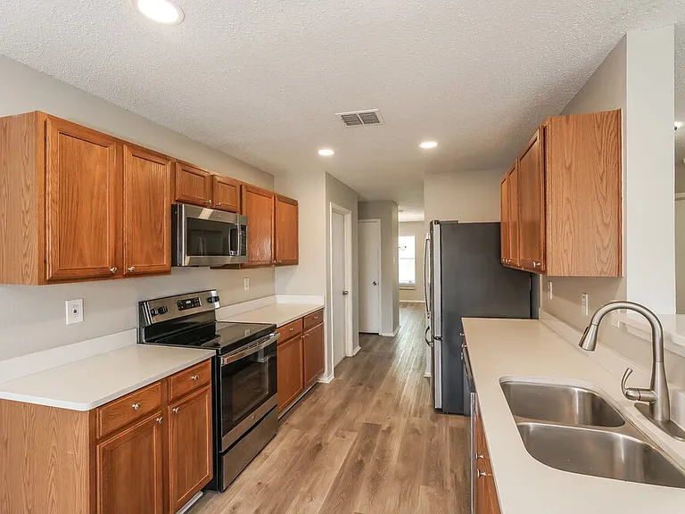 2908 Cottage Ln — Photo 7