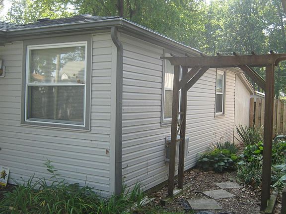 4th image of 3077 Maple Ave NE