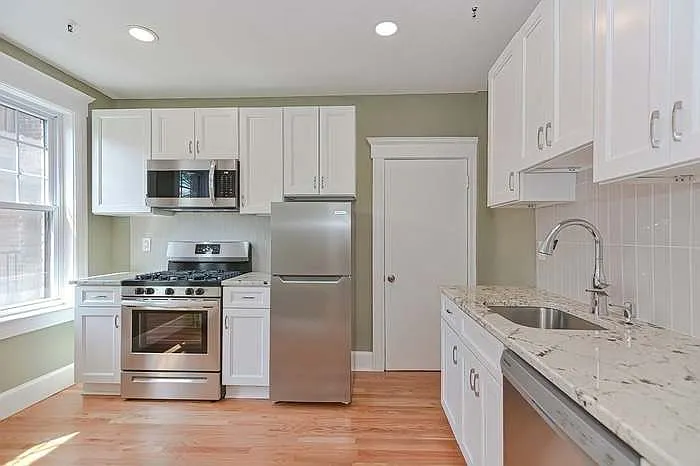 Building Photo - 70 Strathmore Rd #9B