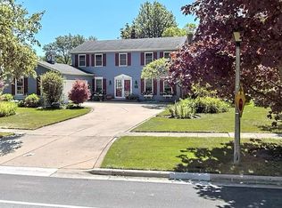 1009 W Golf Rd, Libertyville, IL 60048