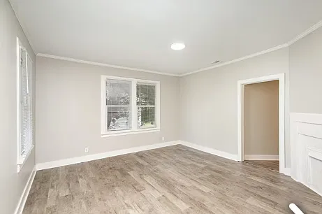 105 S Elm St — Photo 3